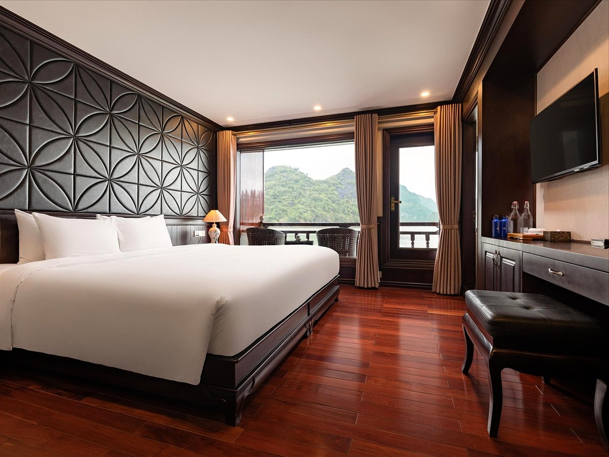 Halong Bay cruise 2 days 5-star ship with private balcony cabin